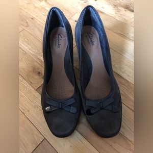 Clark Artisan Brown suede pumps shoes perfect for fall outfits size 9M EUC